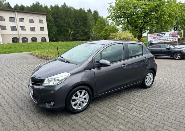 Toyota Yaris cena 27900 przebieg: 199000, rok produkcji 2013 z Ciechanów małe 137